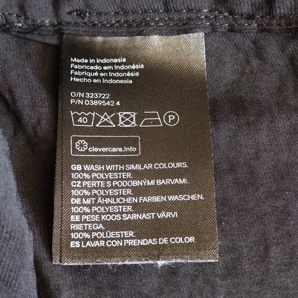 •H&M• V-Neck Blouse - Picture 8 of 8